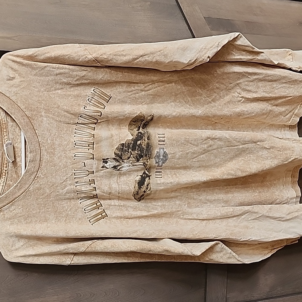 Harley-Davidson Live Free Beige Long Sleeve Tee with Wolf Graphic